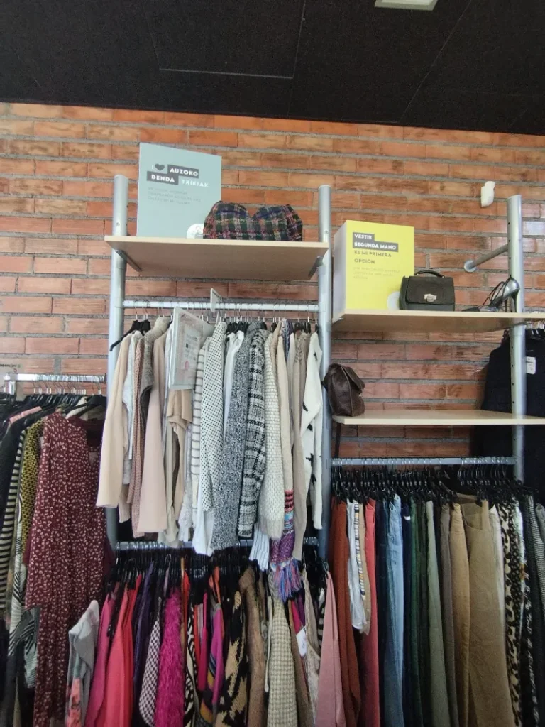 tienda de ropa de segunda mano en Duque de mandas, Gipuzkoa 5