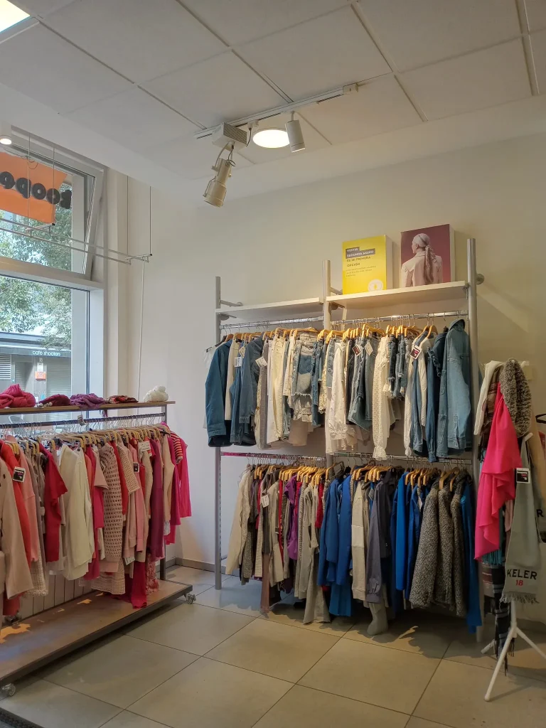 tienda de ropa de segunda mano en Saez Quejana, Álava 3