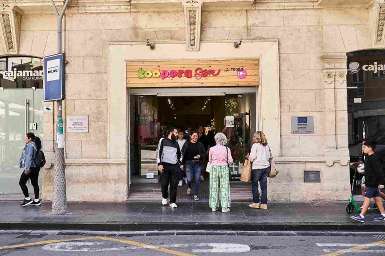 tienda de ropa de segunda mano en almeria centro
