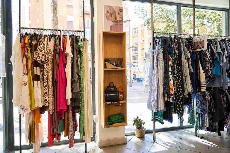 tienda de ropa de segunda mano en almeria centro historico2
