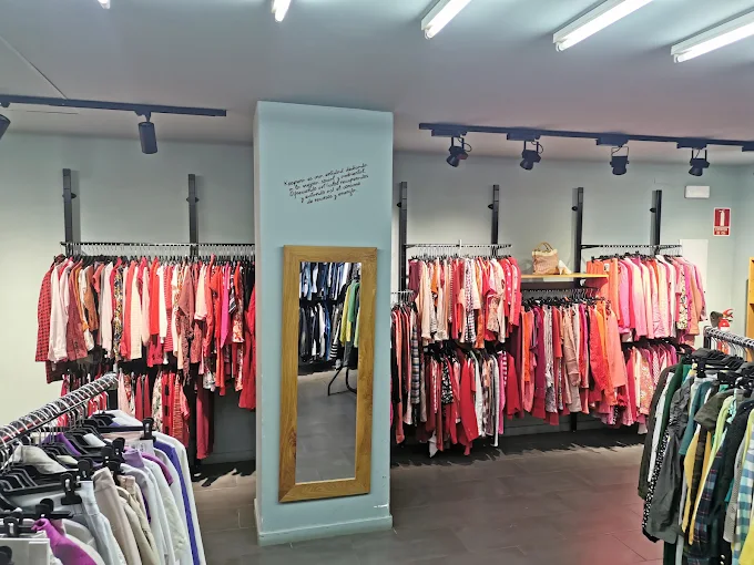 tienda de ropa de segunda mano en ruzafa, valencia 4