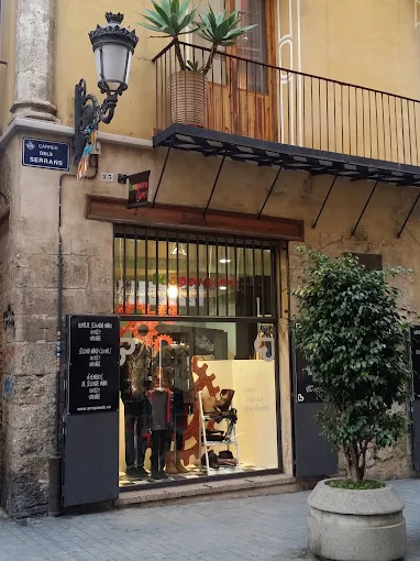 tienda de ropa de segunda mano en valencia torres de serrano